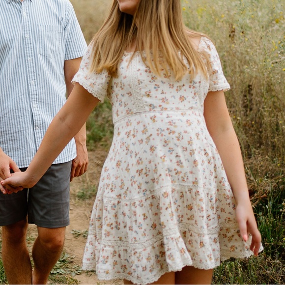 American Eagle Outfitters Dresses & Skirts - American Eagle Floral Dress